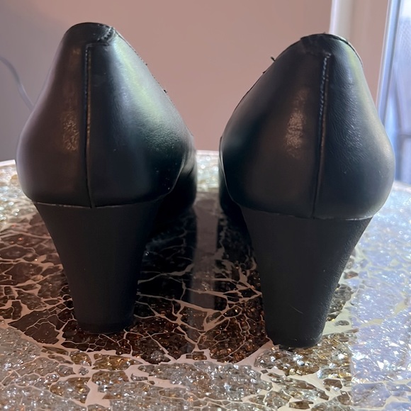 Wedges with Silver Chain Detail size 8.5 - Picture 2 of 3